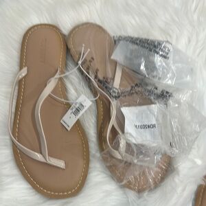 Old Navy size 6, taupe, shiny patent leather flip-flops sandals NWT